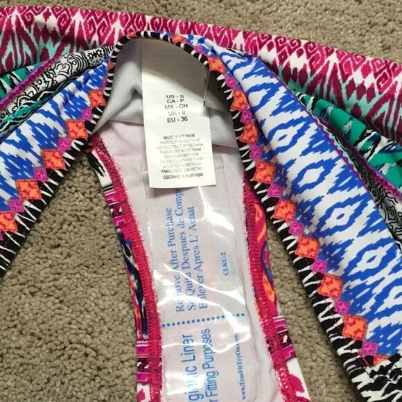 New. Kenneth Cole bikini set. - Picture 10 of 14